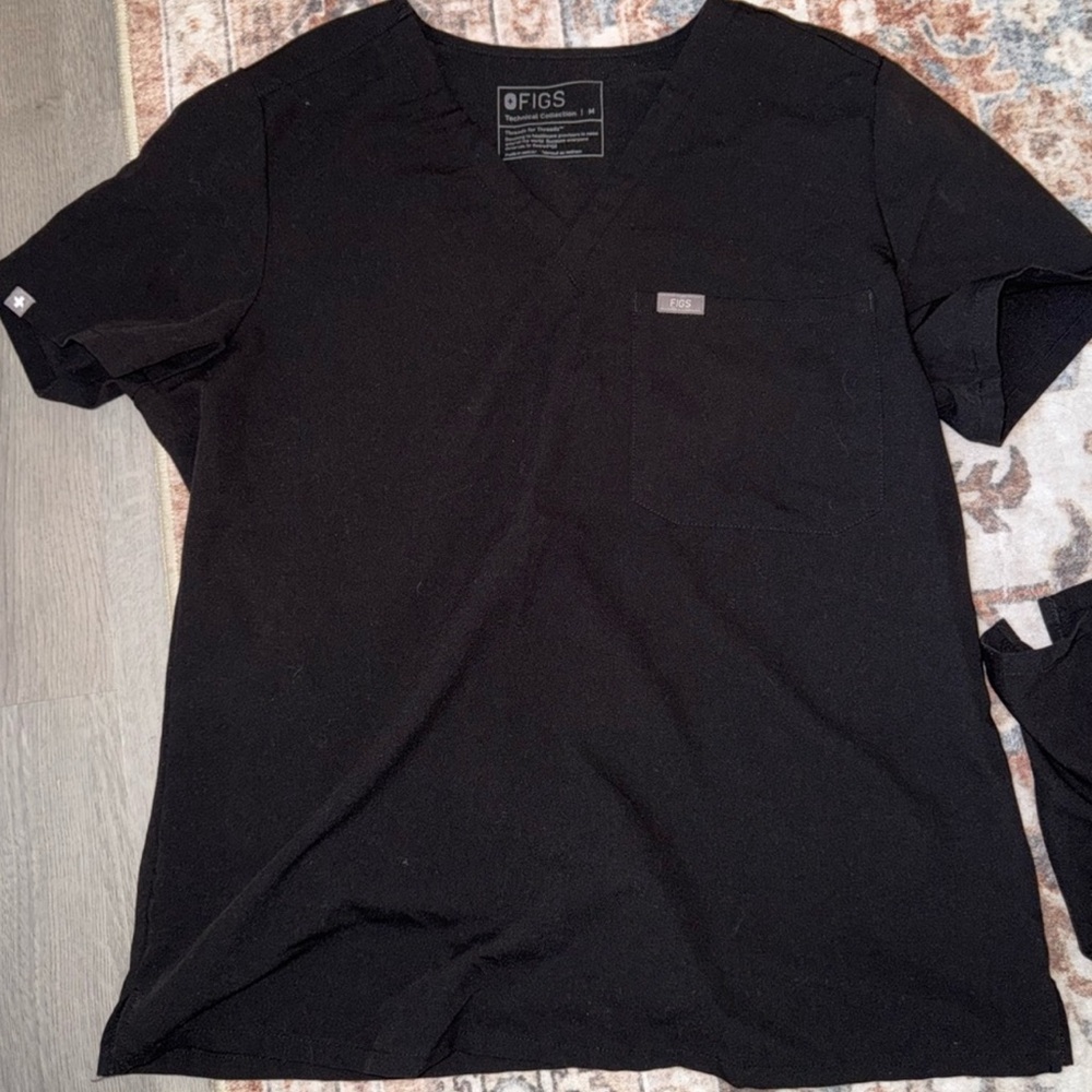 FIGS black scrub set